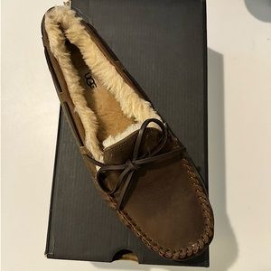 NWT UGG Men’s Tan Olsen Slipper - Size 11